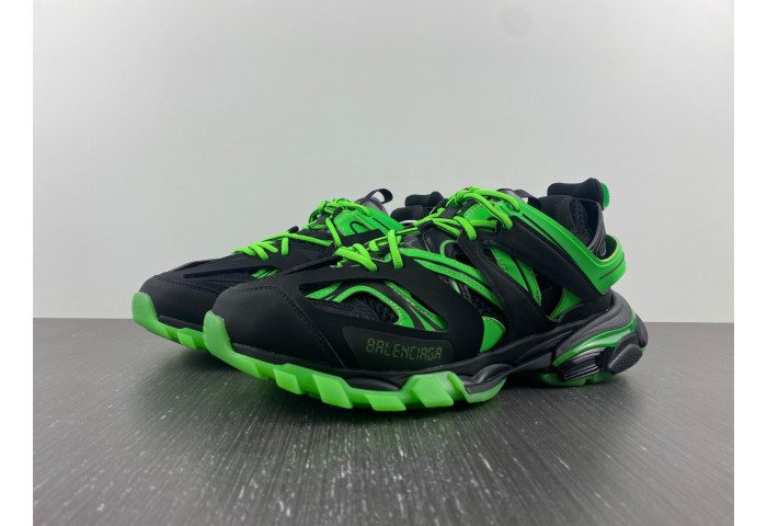 Ba*len*cia*ga track trainer