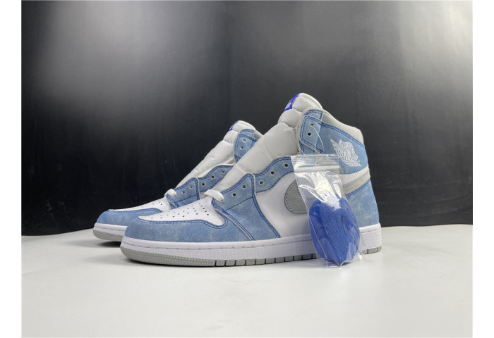 Jordan 1 Retro High OG Hyper Royal 555088-402
