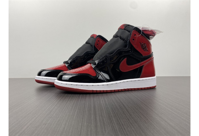 Air Jordan 1 High OG “Bred Patent” 555088-063
