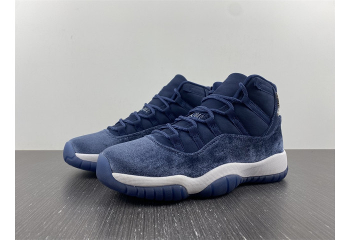 AIR JORDAN 11 VELVET “MIDNIGHT NAVY” AR0715-441