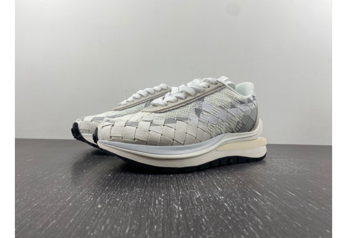sacai xNike Waffle Woven Green Gusto DR5209-100