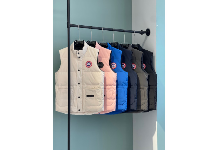 Can*a Go*e down waistcoat