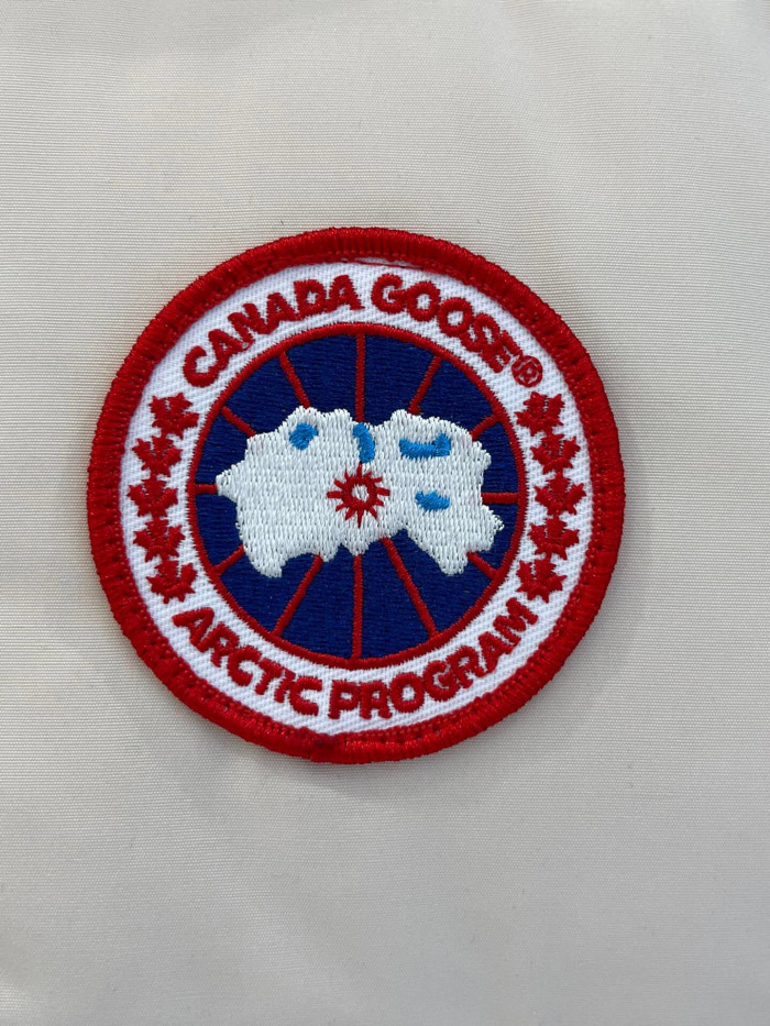 Can*a Go*e down waistcoat