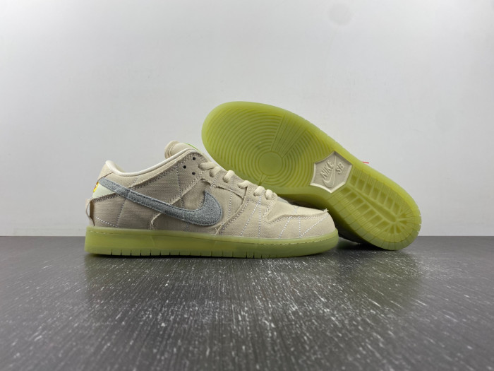 Nike Dunk SB Low Mummy DM0774-111