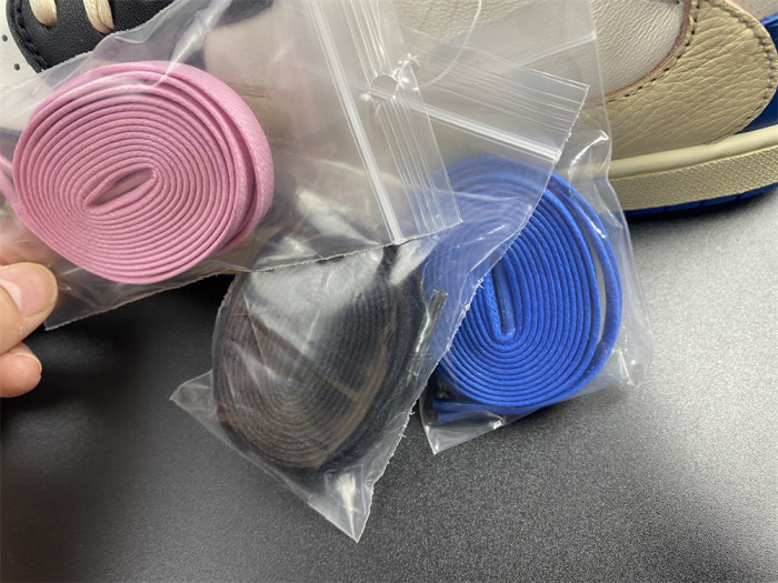 Jordan 1 Low fragment design x Travis Scott DM7866-140