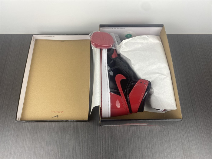 Air Jordan 1 High OG “Bred Patent” 555088-063