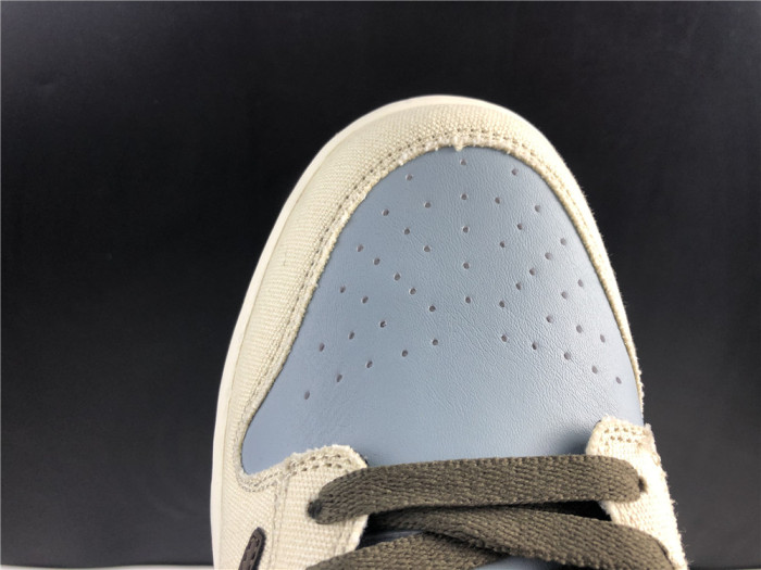 TRAVIS SCOTT PLAYSTATION NIKE SB DUNK LOW CU1726-800