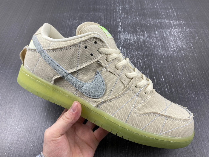 Nike Dunk SB Low Mummy DM0774-111