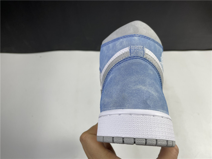 Jordan 1 Retro High OG Hyper Royal 555088-402