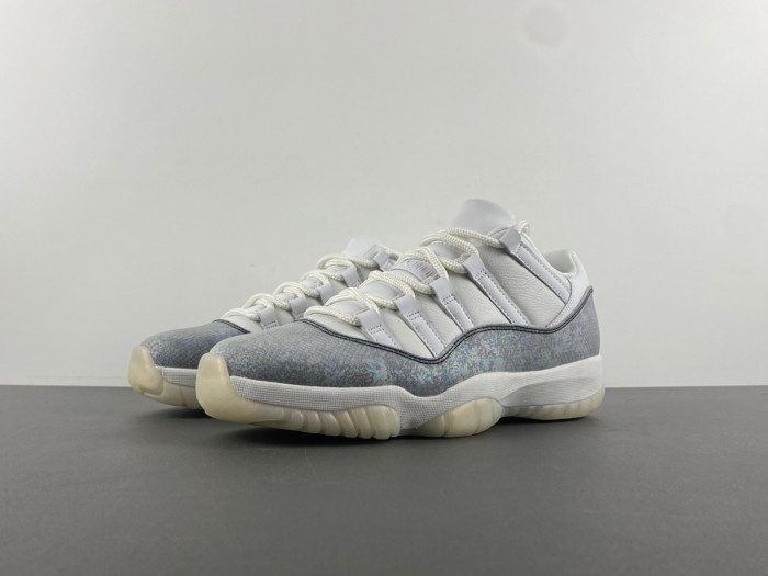 Air Jordan 11 Low 2025 HQ7000-001