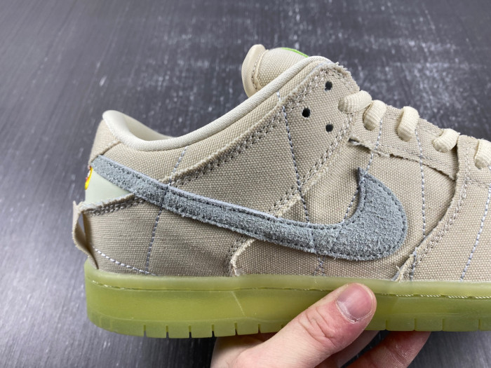 Nike Dunk SB Low Mummy DM0774-111