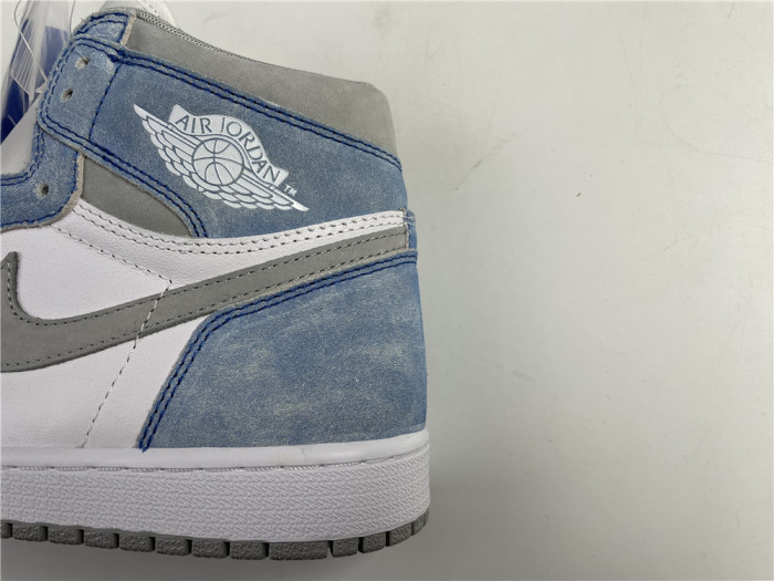 Jordan 1 Retro High OG Hyper Royal 555088-402