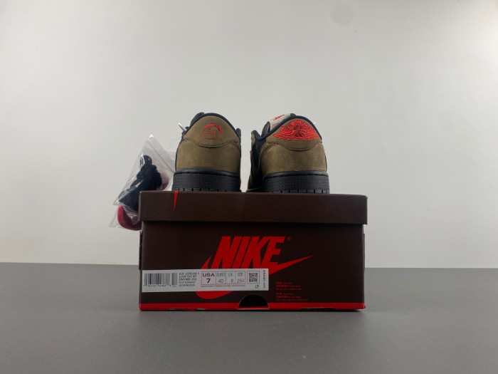 Travis Sco tt x Air Jordan 1 Low OG DM7866-202