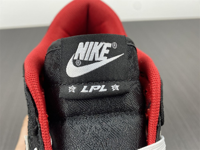 Nike SB Dunk Low LPL League of Legends  DO2327-011