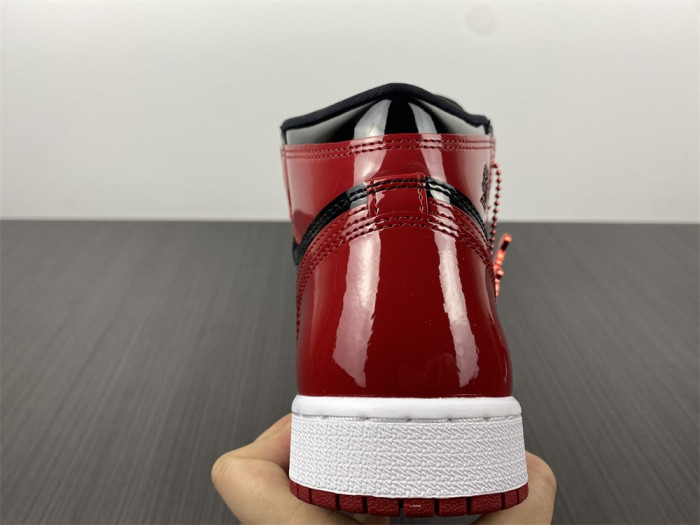 Air Jordan 1 High OG “Bred Patent” 555088-063