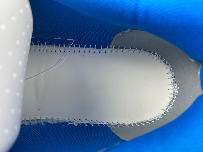 OFF-WHITE OUT OF OFFICE OW000009