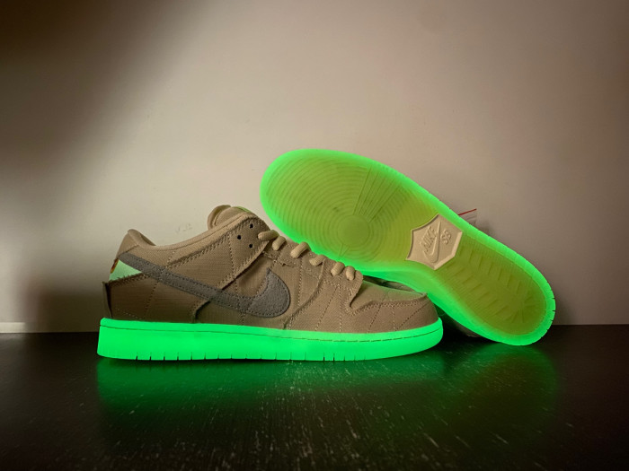 Nike Dunk SB Low Mummy DM0774-111