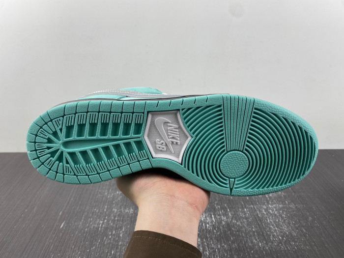 Nike SB Dunk Low  BV1310-402