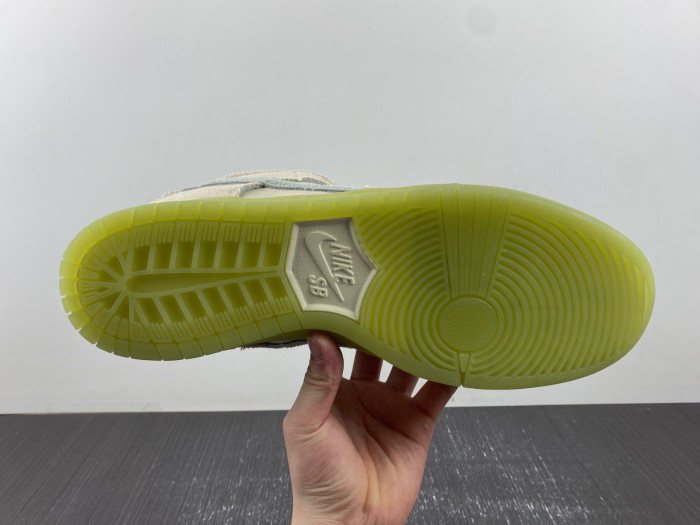 Nike Dunk SB Low Mummy DM0774-111