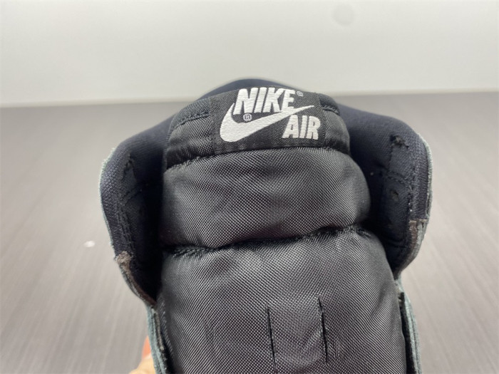 AIR JORDAN 1 HIGH OG “REBELLIONAIRE” 555088-036