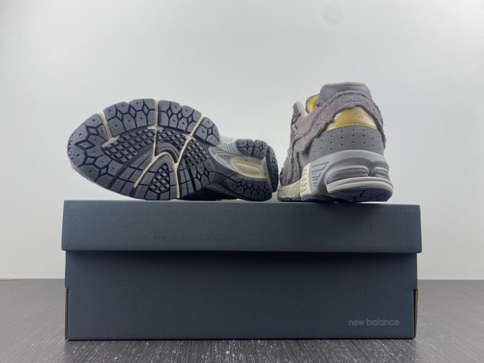 NEW BALANCE 2002R M2002RDY