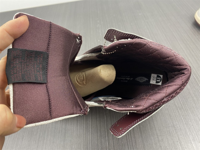 Air Jordan 1 High OG Sail/Burgundy Crush DO7097-100