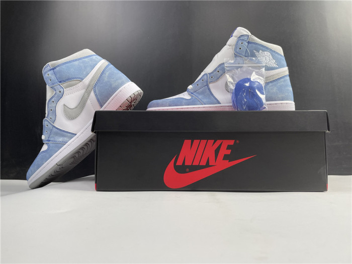 Jordan 1 Retro High OG Hyper Royal 555088-402