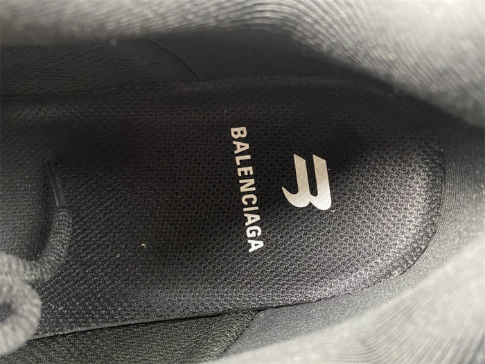 Ba*len*cia*ga defender black 20220901