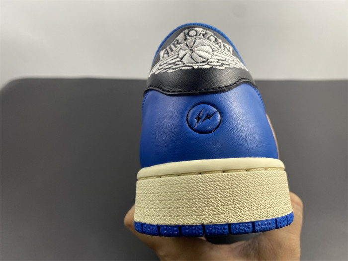 Jordan 1 Low fragment design x Travis Scott DM7866-140