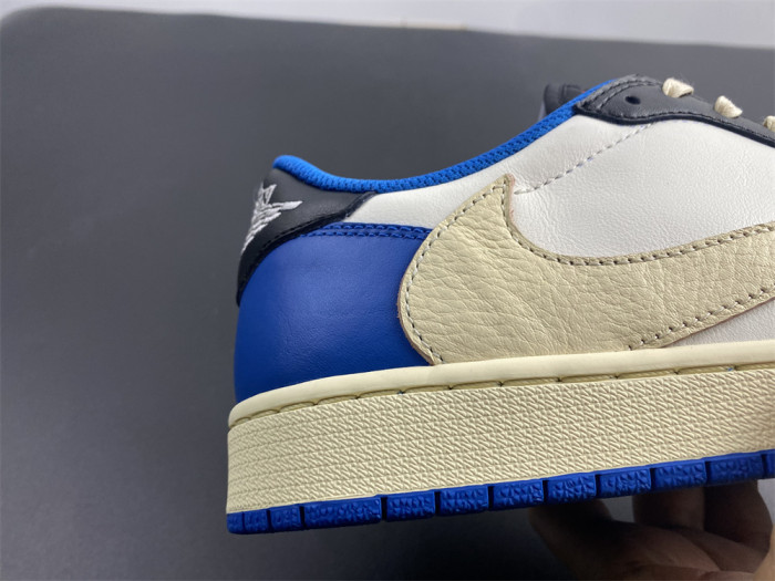 Jordan 1 Low fragment design x Travis Scott DM7866-140