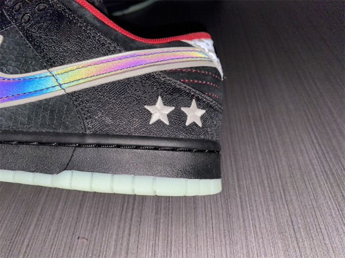 Nike SB Dunk Low LPL League of Legends  DO2327-011