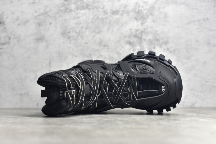 Ba*len*cia*ga track trainer