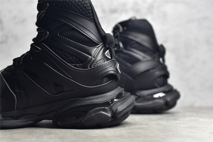 Ba*len*cia*ga track trainer