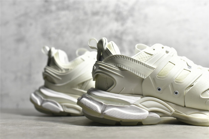 Ba*len*cia*ga track trainer