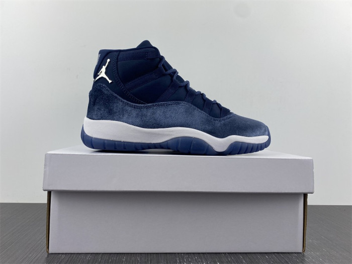 AIR JORDAN 11 VELVET “MIDNIGHT NAVY” AR0715-441