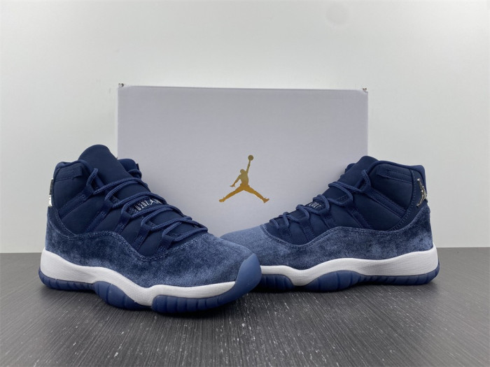AIR JORDAN 11 VELVET “MIDNIGHT NAVY” AR0715-441