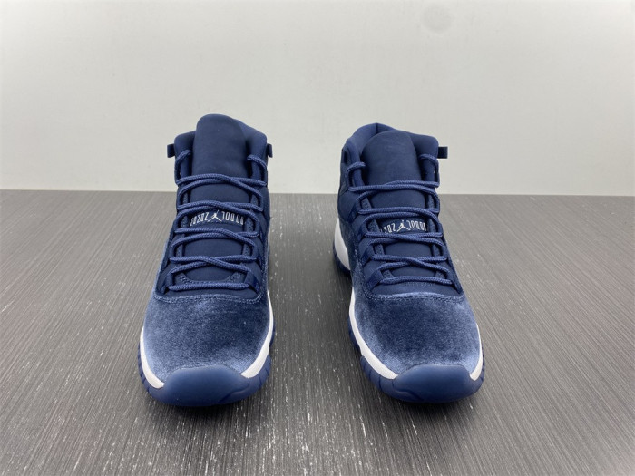 AIR JORDAN 11 VELVET “MIDNIGHT NAVY” AR0715-441