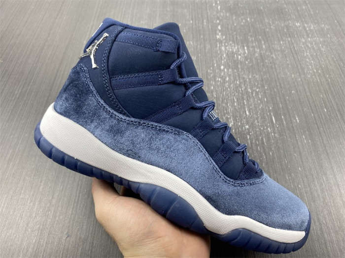 AIR JORDAN 11 VELVET “MIDNIGHT NAVY” AR0715-441