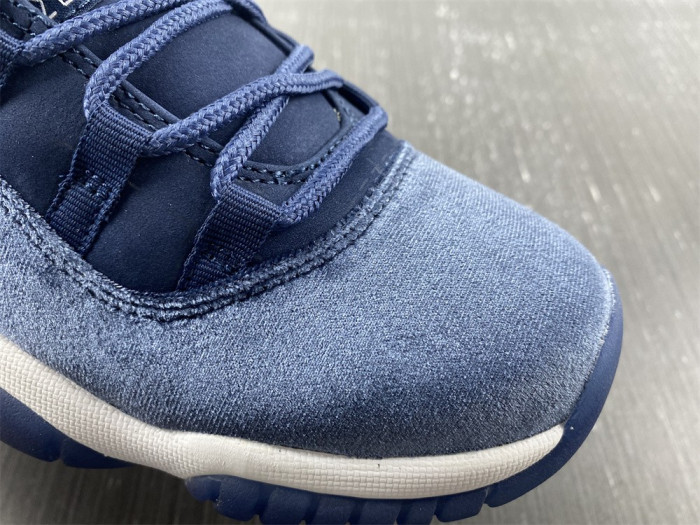AIR JORDAN 11 VELVET “MIDNIGHT NAVY” AR0715-441
