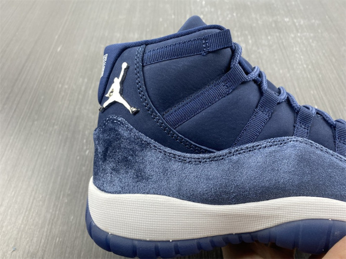 AIR JORDAN 11 VELVET “MIDNIGHT NAVY” AR0715-441
