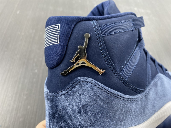 AIR JORDAN 11 VELVET “MIDNIGHT NAVY” AR0715-441