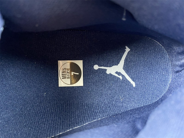 AIR JORDAN 11 VELVET “MIDNIGHT NAVY” AR0715-441