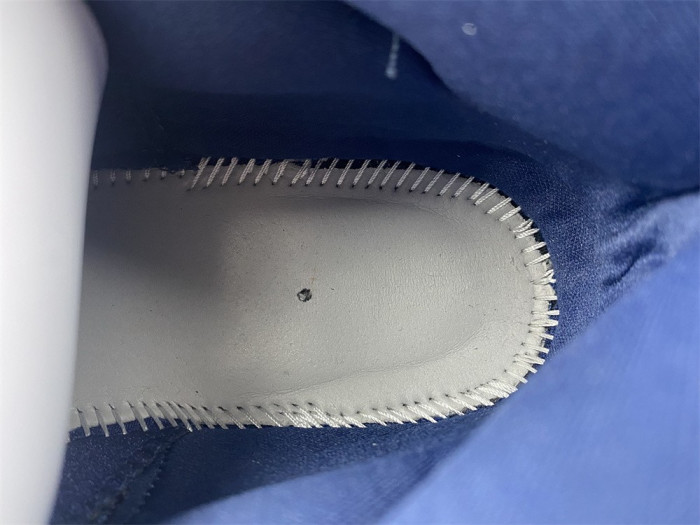 AIR JORDAN 11 VELVET “MIDNIGHT NAVY” AR0715-441