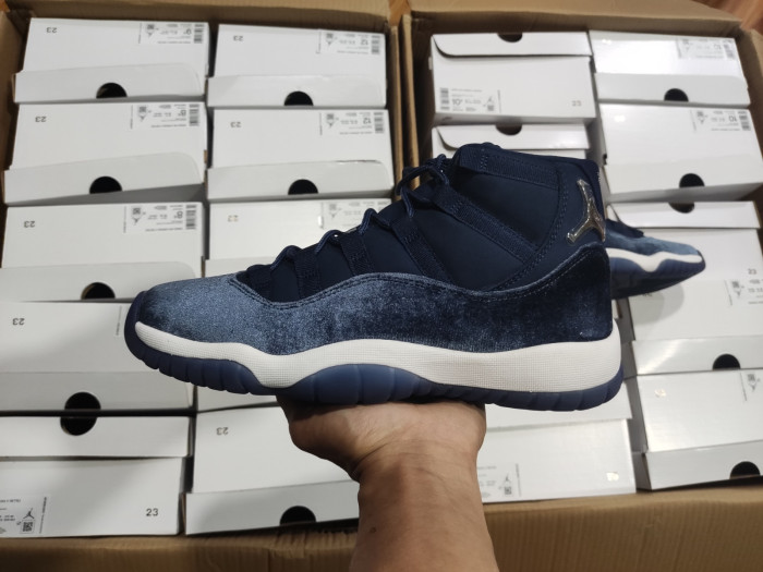 AIR JORDAN 11 VELVET “MIDNIGHT NAVY” AR0715-441