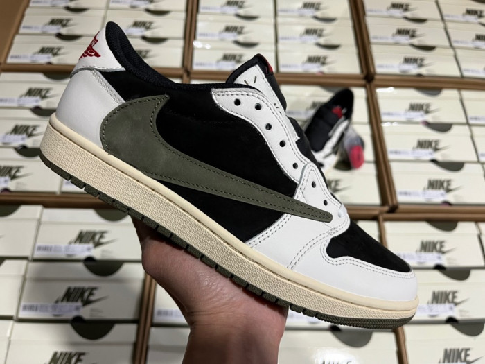 TRAVIS SCOTT X AIR JORDAN AIR JORDAN 1 RETRO LOW OG OLIVE DZ4137-106