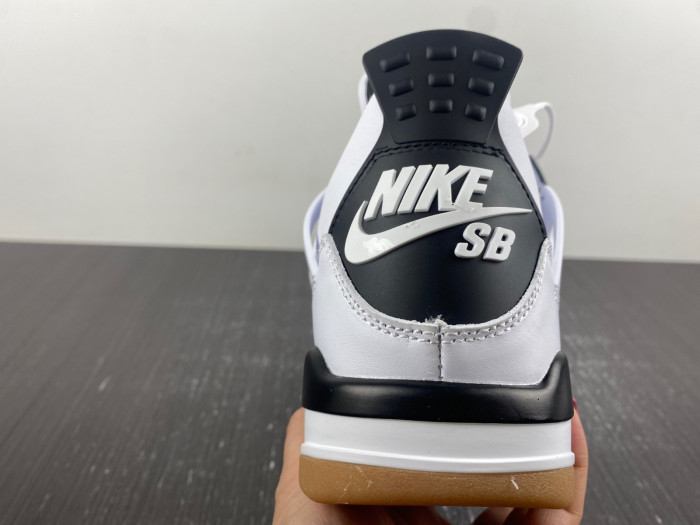 NIKE SB X AIR JORDAN 4 DR5415-100