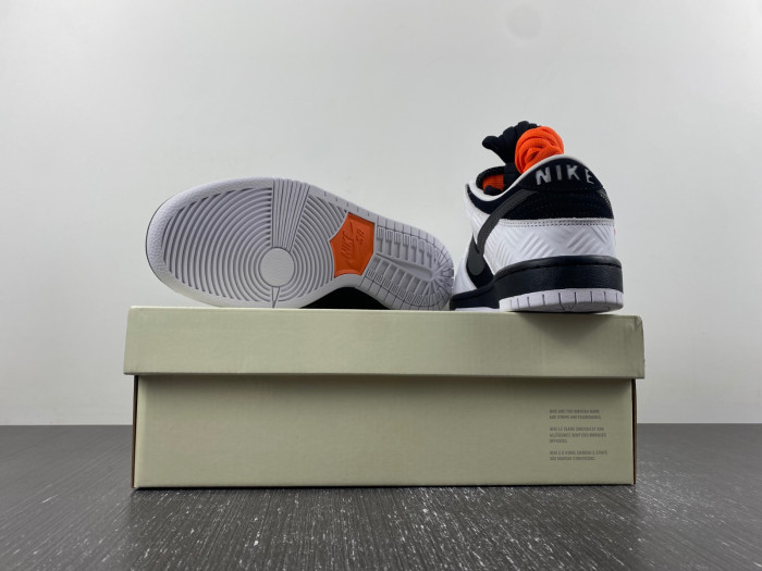 Nike SB Dunk Low TIGHTBOOTH FD2629-100