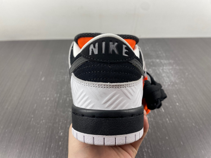 Nike SB Dunk Low TIGHTBOOTH FD2629-100