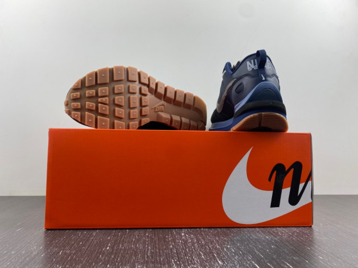 NIKE Sacai x VaporWaffle “Tour Yellow ” DD1875-700