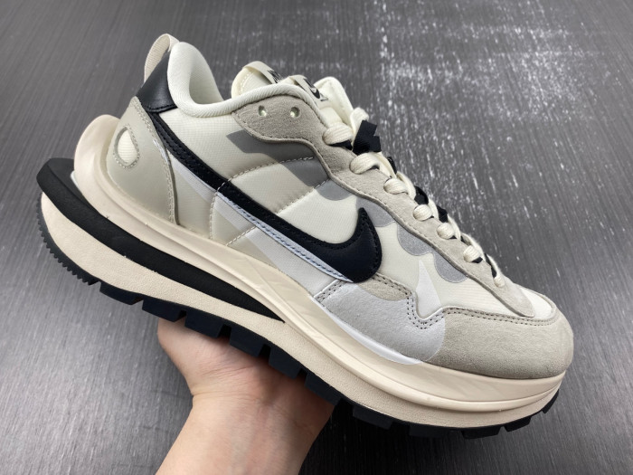 NIKE Sacai x VaporWaffle “Tour Yellow ” DD1875-101